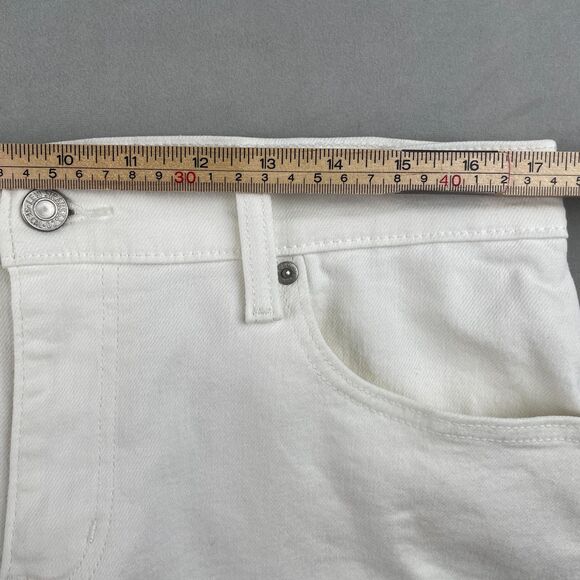 Levi's Denim Shorts Wmn 32 White Mid Rise Cuffed Stretch Cotton Zip Fly 5 Pocket - Picture 4 of 8